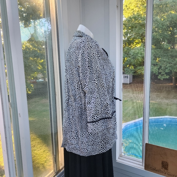 Chico’s Black White Dalmatian Print Cinch Waist Anorak 2 Way Zipper Rain… - Picture 7 of 14